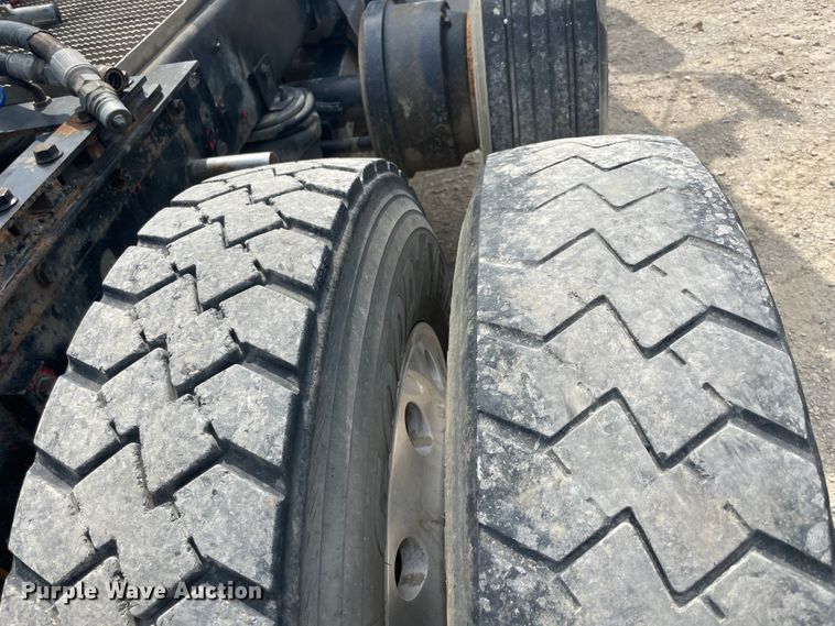 image for item KK9425 1997 Kenworth T800  semi truck