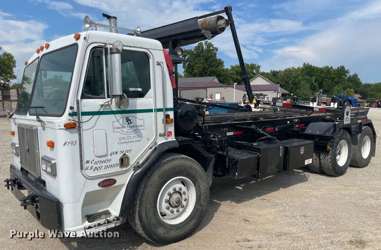 image for item KK9426 1993 Peterbilt 320  roll-off container truck