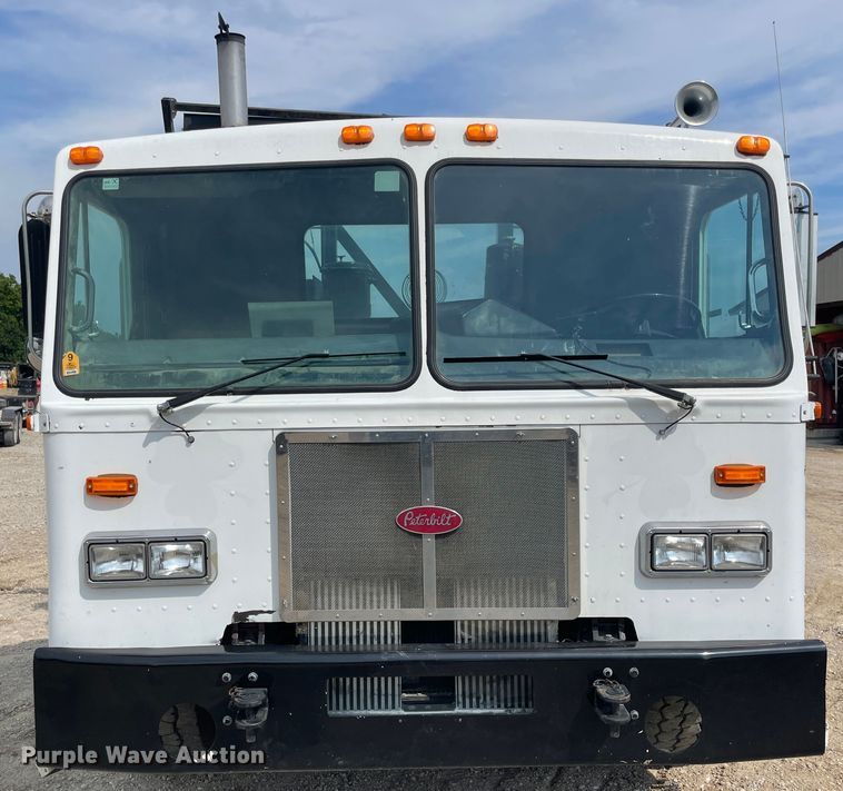 image for item KK9426 1993 Peterbilt 320  roll-off container truck