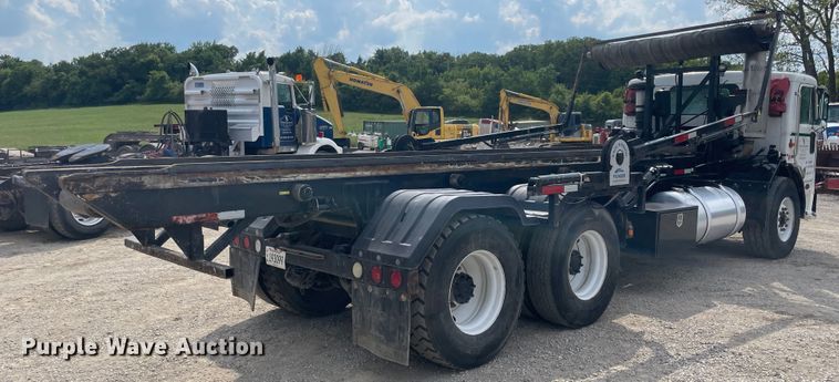 image for item KK9426 1993 Peterbilt 320  roll-off container truck