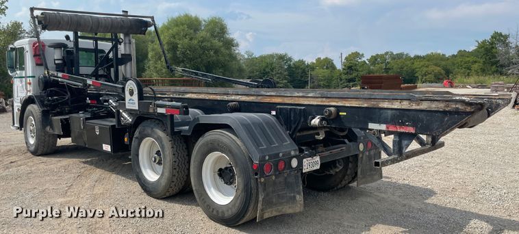 image for item KK9426 1993 Peterbilt 320  roll-off container truck