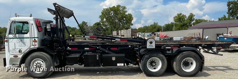image for item KK9426 1993 Peterbilt 320  roll-off container truck