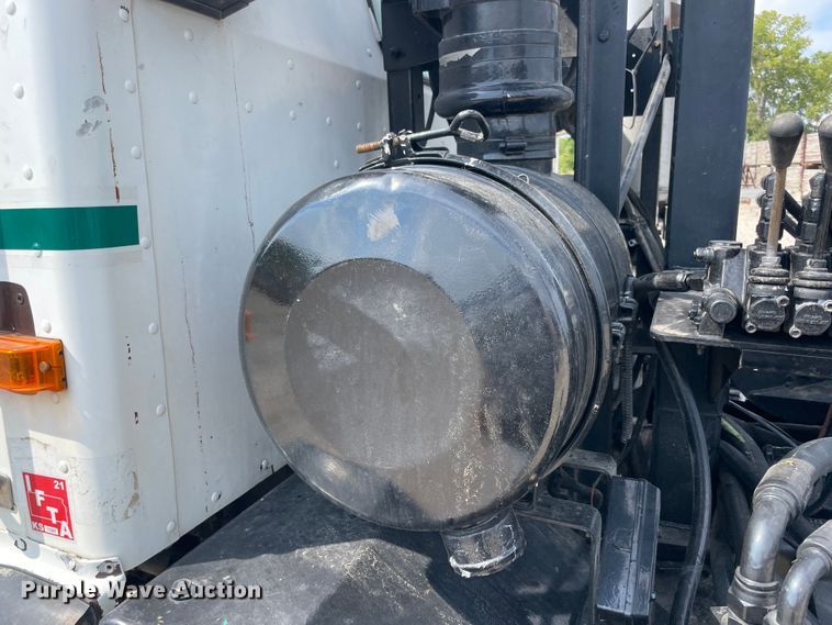 image for item KK9426 1993 Peterbilt 320  roll-off container truck