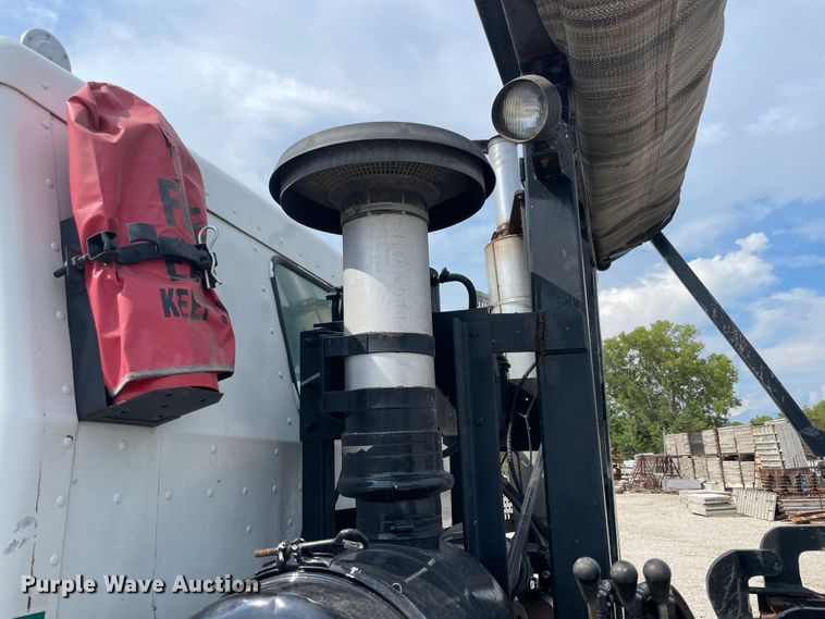 image for item KK9426 1993 Peterbilt 320  roll-off container truck