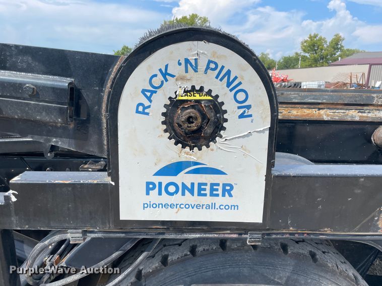 image for item KK9426 1993 Peterbilt 320  roll-off container truck