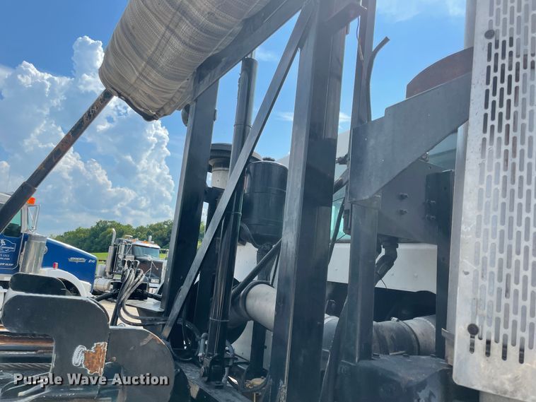 image for item KK9426 1993 Peterbilt 320  roll-off container truck