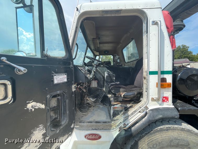 image for item KK9426 1993 Peterbilt 320  roll-off container truck