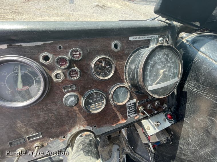 image for item KK9426 1993 Peterbilt 320  roll-off container truck