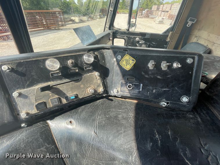 image for item KK9426 1993 Peterbilt 320  roll-off container truck