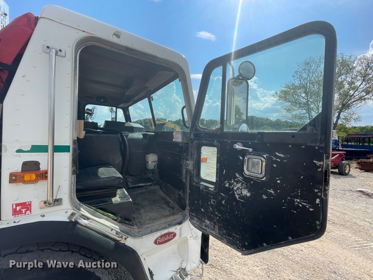 image for item KK9426 1993 Peterbilt 320  roll-off container truck