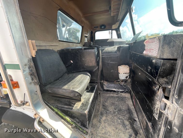 image for item KK9426 1993 Peterbilt 320  roll-off container truck