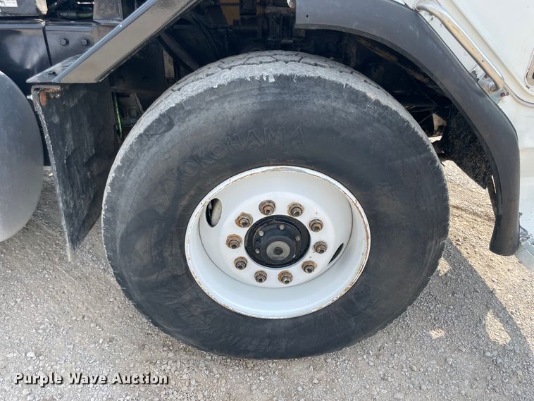 image for item KK9426 1993 Peterbilt 320  roll-off container truck