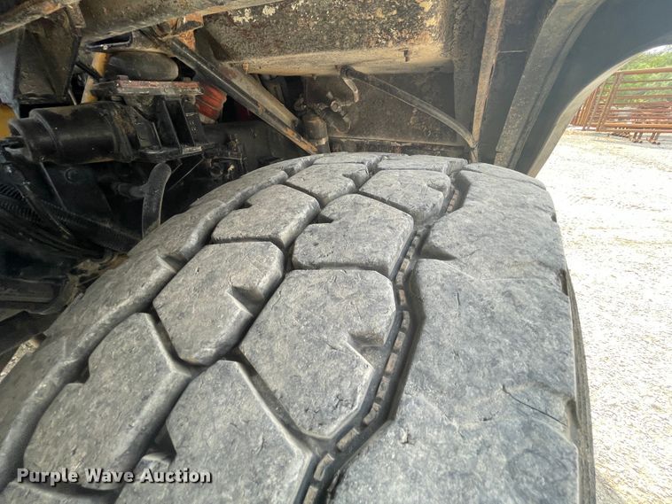 image for item KK9426 1993 Peterbilt 320  roll-off container truck