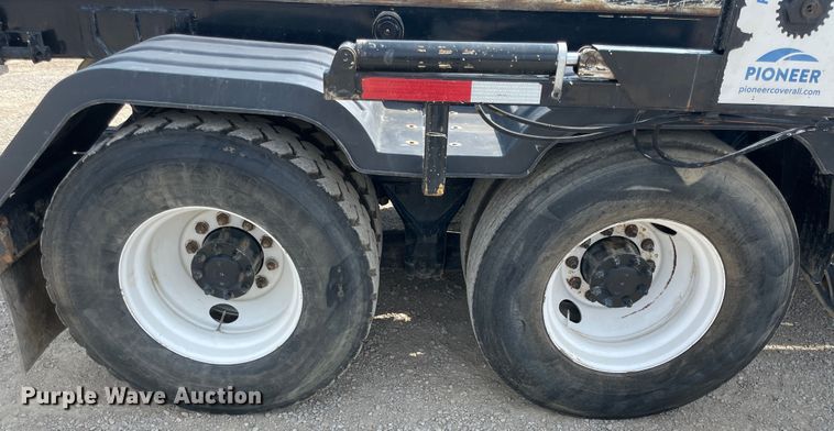 image for item KK9426 1993 Peterbilt 320  roll-off container truck