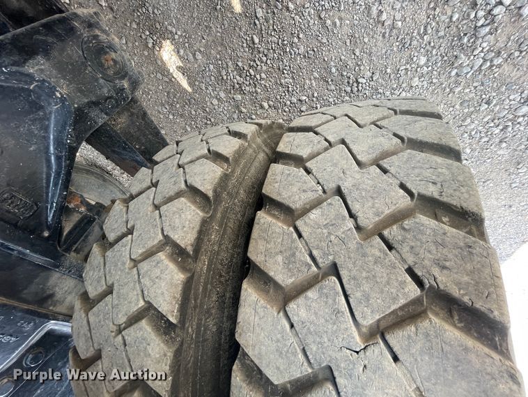 image for item KK9426 1993 Peterbilt 320  roll-off container truck