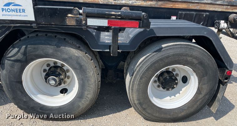 image for item KK9426 1993 Peterbilt 320  roll-off container truck