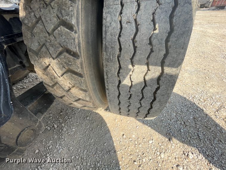 image for item KK9426 1993 Peterbilt 320  roll-off container truck