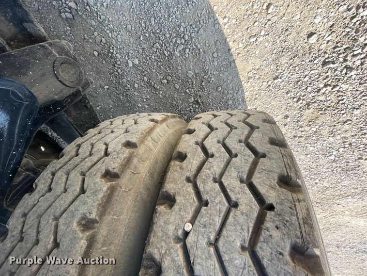 image for item KK9426 1993 Peterbilt 320  roll-off container truck