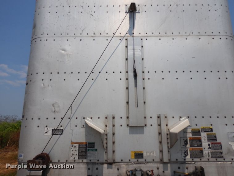 image for item KU9391 2001 Wilson PSDCL-302  livestock trailer