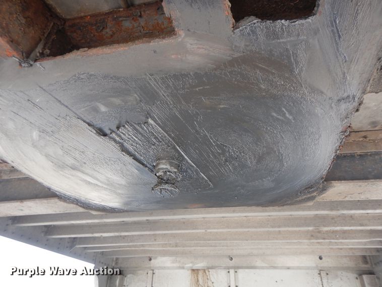 image for item KU9391 2001 Wilson PSDCL-302  livestock trailer