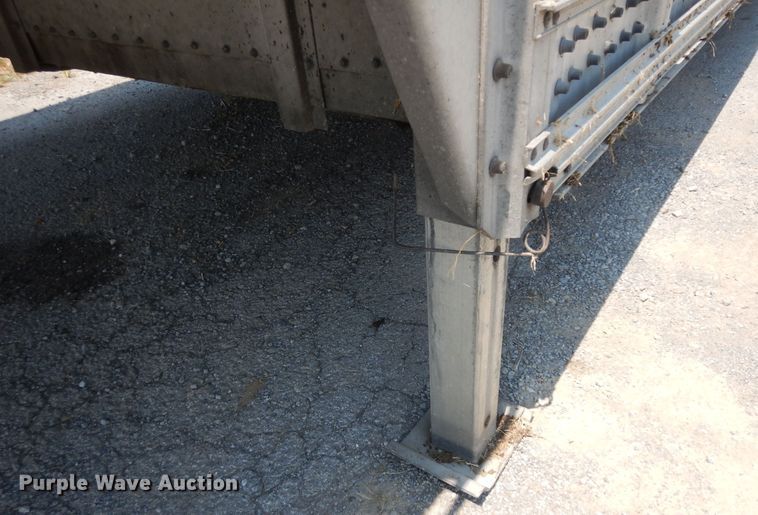 image for item KU9391 2001 Wilson PSDCL-302  livestock trailer