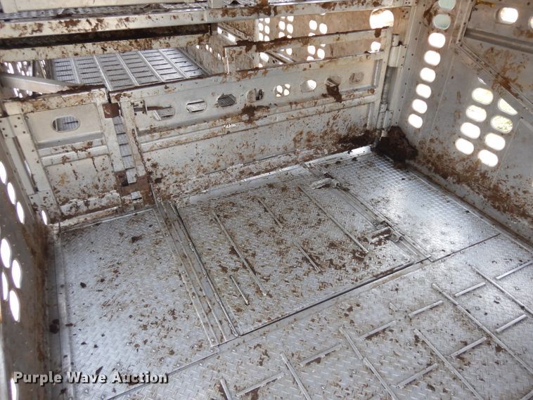 image for item KU9391 2001 Wilson PSDCL-302  livestock trailer