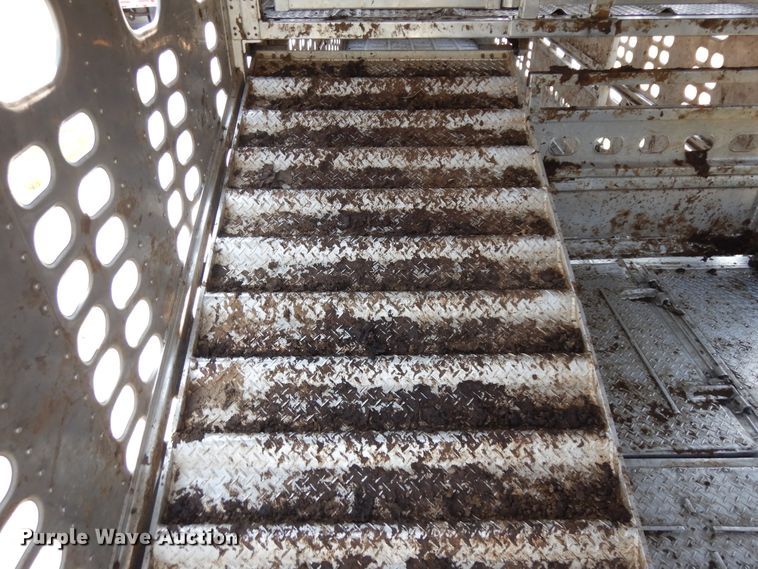 image for item KU9391 2001 Wilson PSDCL-302  livestock trailer