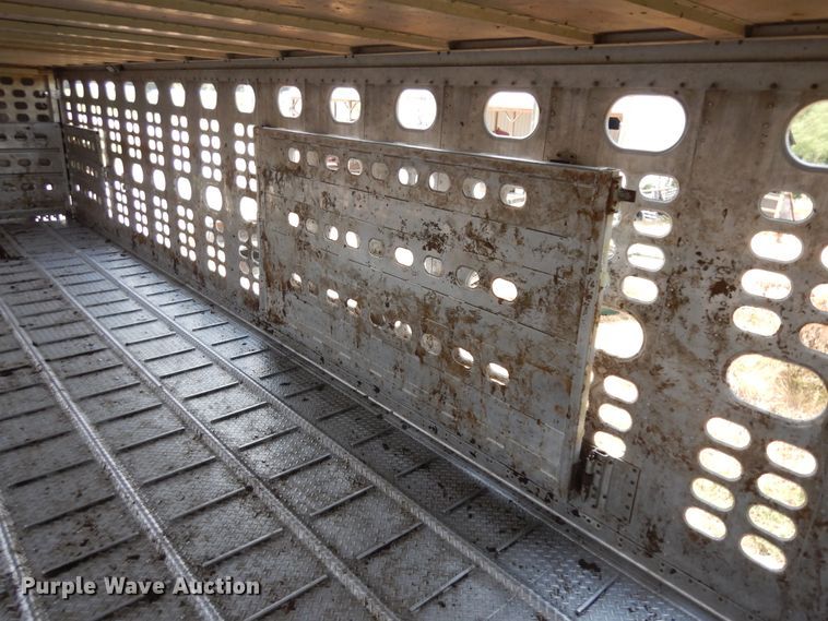 image for item KU9391 2001 Wilson PSDCL-302  livestock trailer