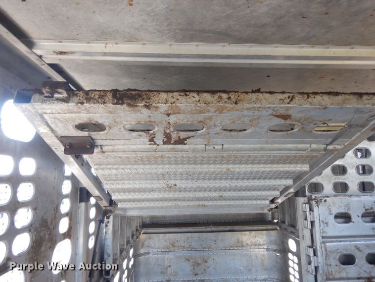 image for item KU9391 2001 Wilson PSDCL-302  livestock trailer