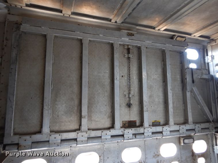 image for item KU9391 2001 Wilson PSDCL-302  livestock trailer