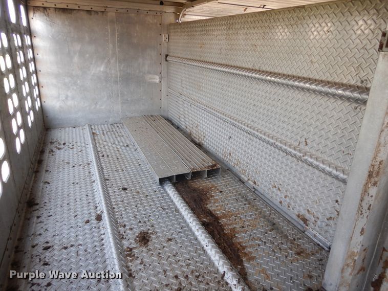 image for item KU9391 2001 Wilson PSDCL-302  livestock trailer