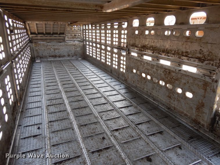 image for item KU9391 2001 Wilson PSDCL-302  livestock trailer