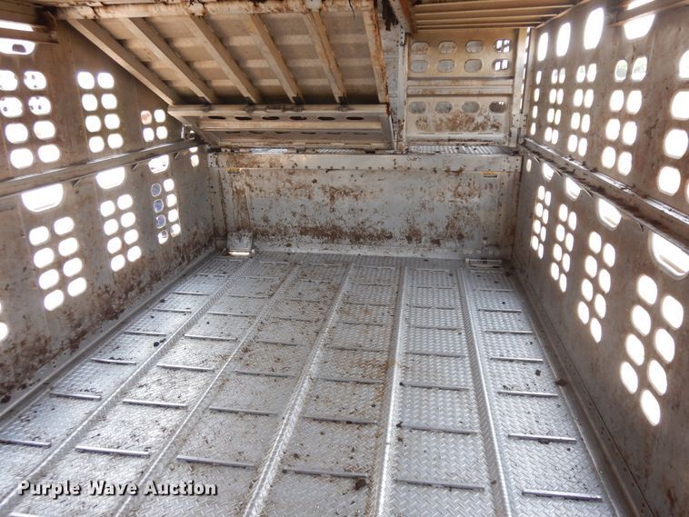 image for item KU9391 2001 Wilson PSDCL-302  livestock trailer