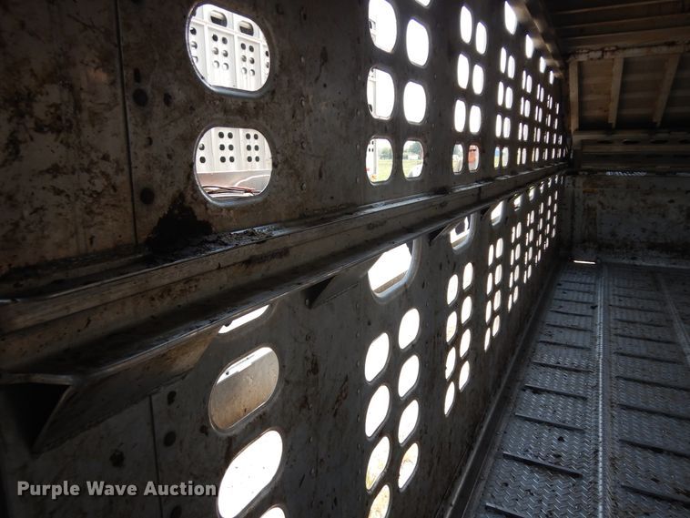 image for item KU9391 2001 Wilson PSDCL-302  livestock trailer