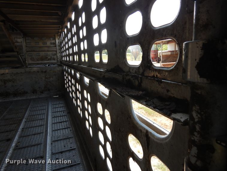 image for item KU9391 2001 Wilson PSDCL-302  livestock trailer