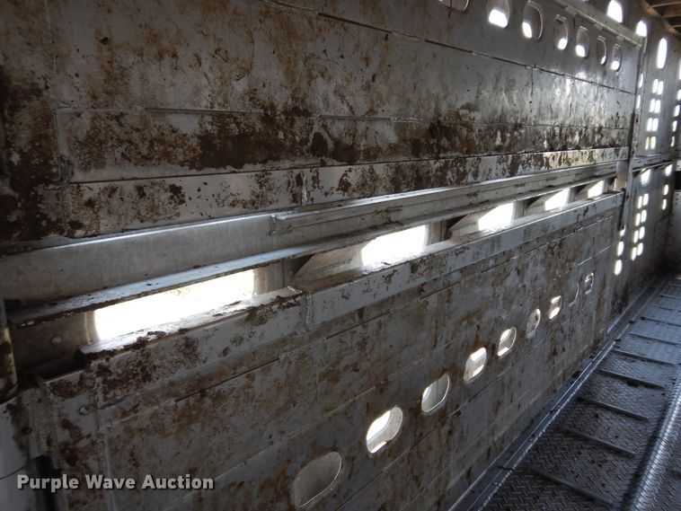 image for item KU9391 2001 Wilson PSDCL-302  livestock trailer