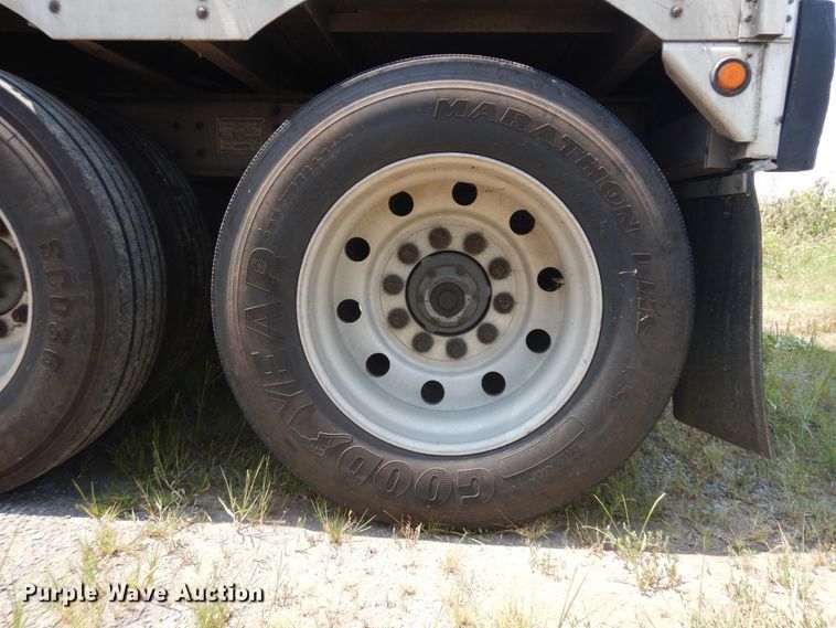 image for item KU9391 2001 Wilson PSDCL-302  livestock trailer