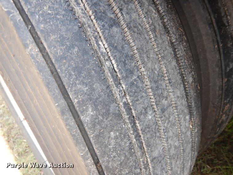 image for item KU9391 2001 Wilson PSDCL-302  livestock trailer