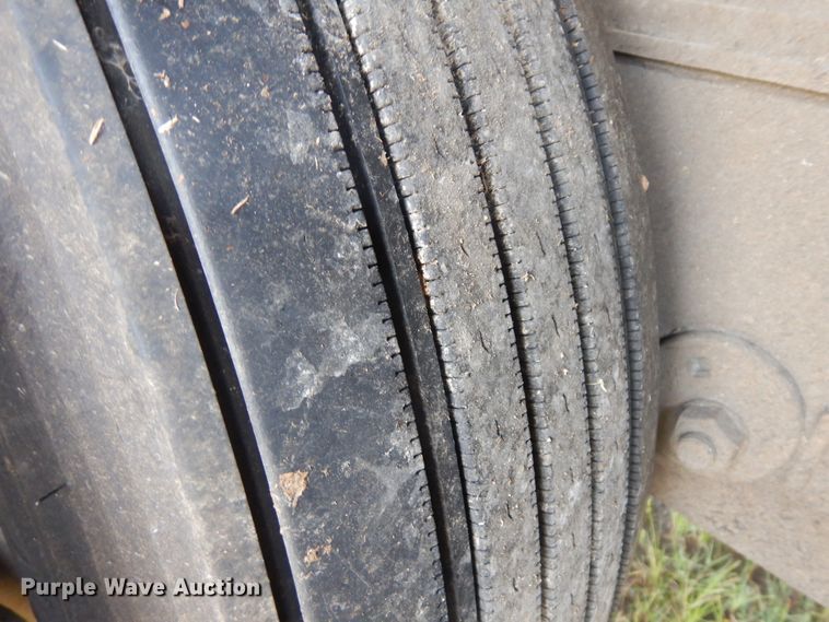 image for item KU9391 2001 Wilson PSDCL-302  livestock trailer