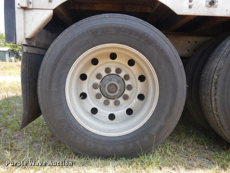 image for item KU9391 2001 Wilson PSDCL-302  livestock trailer