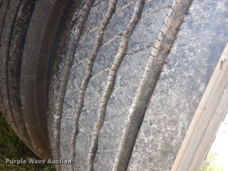 image for item KU9391 2001 Wilson PSDCL-302  livestock trailer