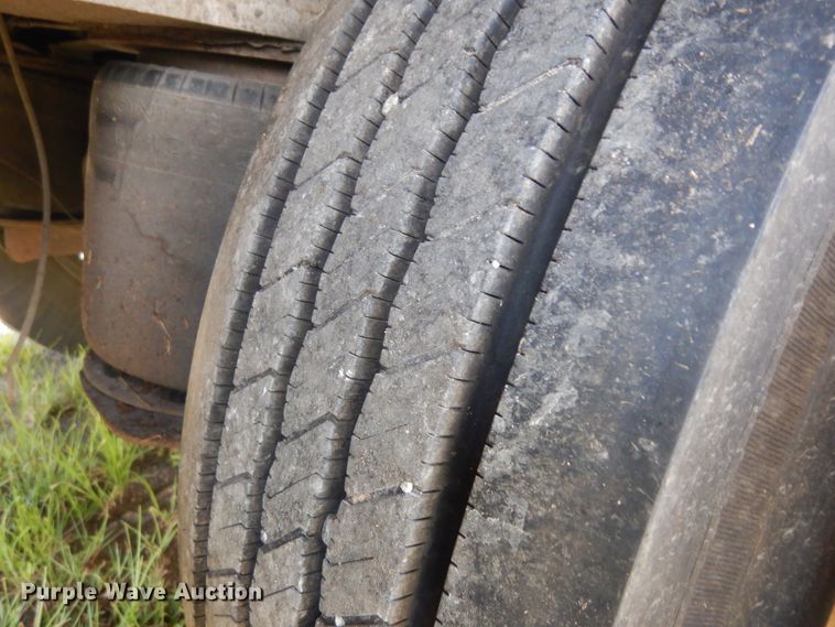 image for item KU9391 2001 Wilson PSDCL-302  livestock trailer