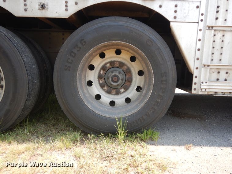 image for item KU9391 2001 Wilson PSDCL-302  livestock trailer