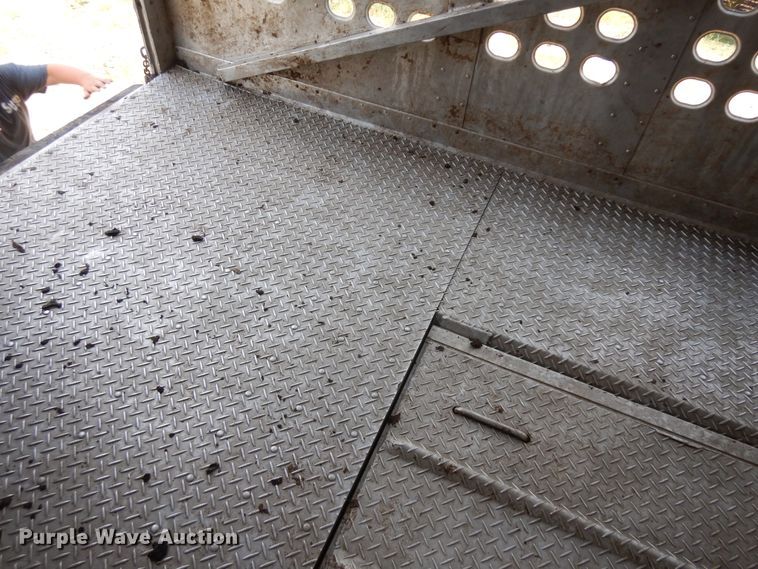 image for item KU9392 2007 Eby  livestock trailer