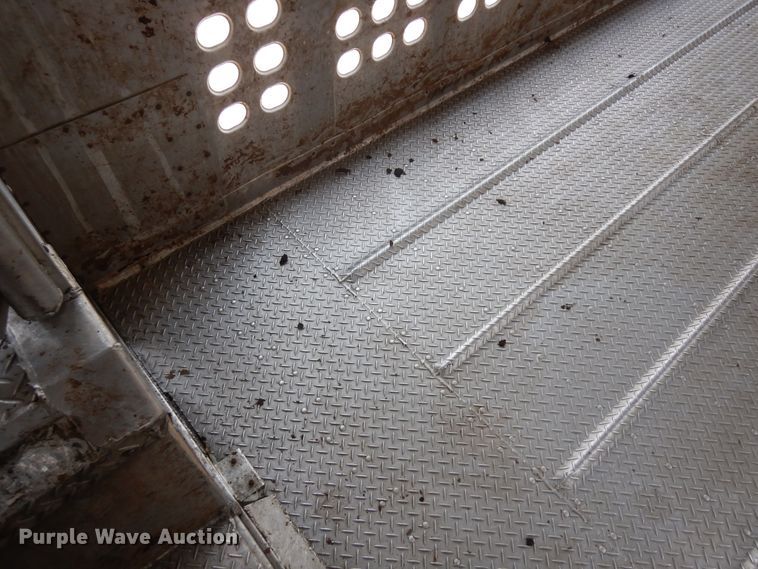 image for item KU9392 2007 Eby  livestock trailer