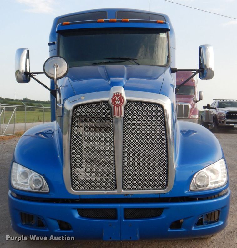 image for item KW9874 2016 Kenworth T660  semi truck