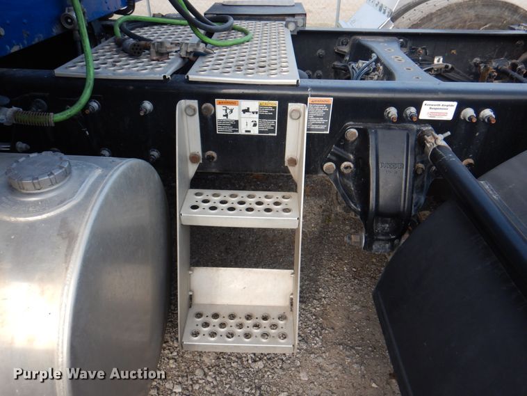 image for item KW9874 2016 Kenworth T660  semi truck