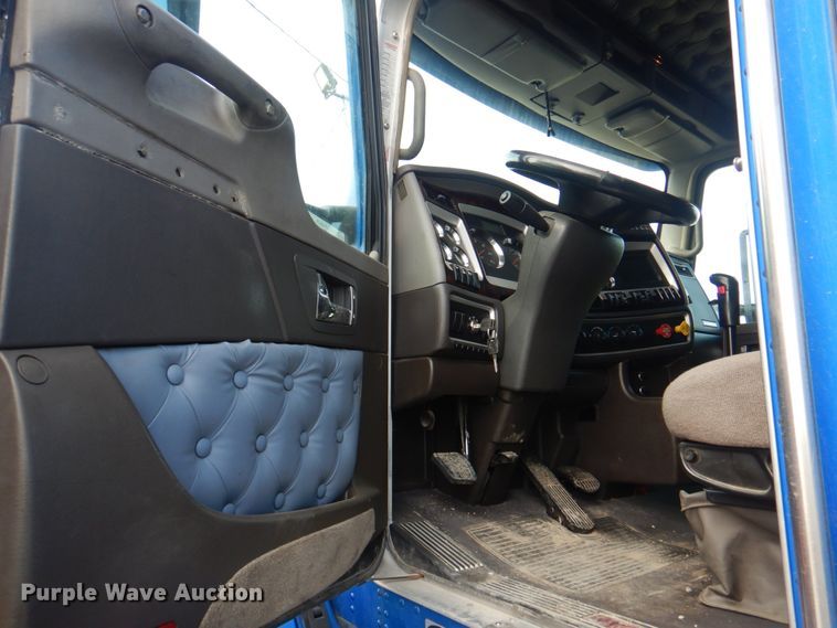 image for item KW9874 2016 Kenworth T660  semi truck