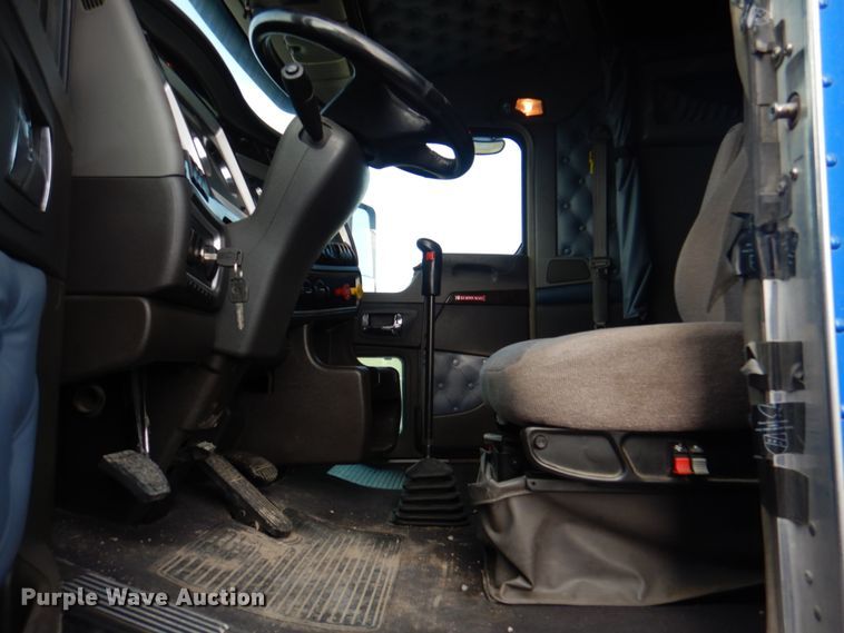 image for item KW9874 2016 Kenworth T660  semi truck