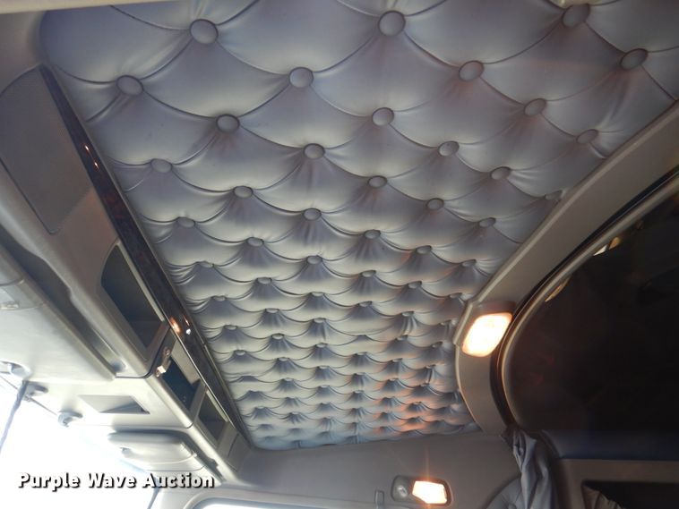 image for item KW9874 2016 Kenworth T660  semi truck